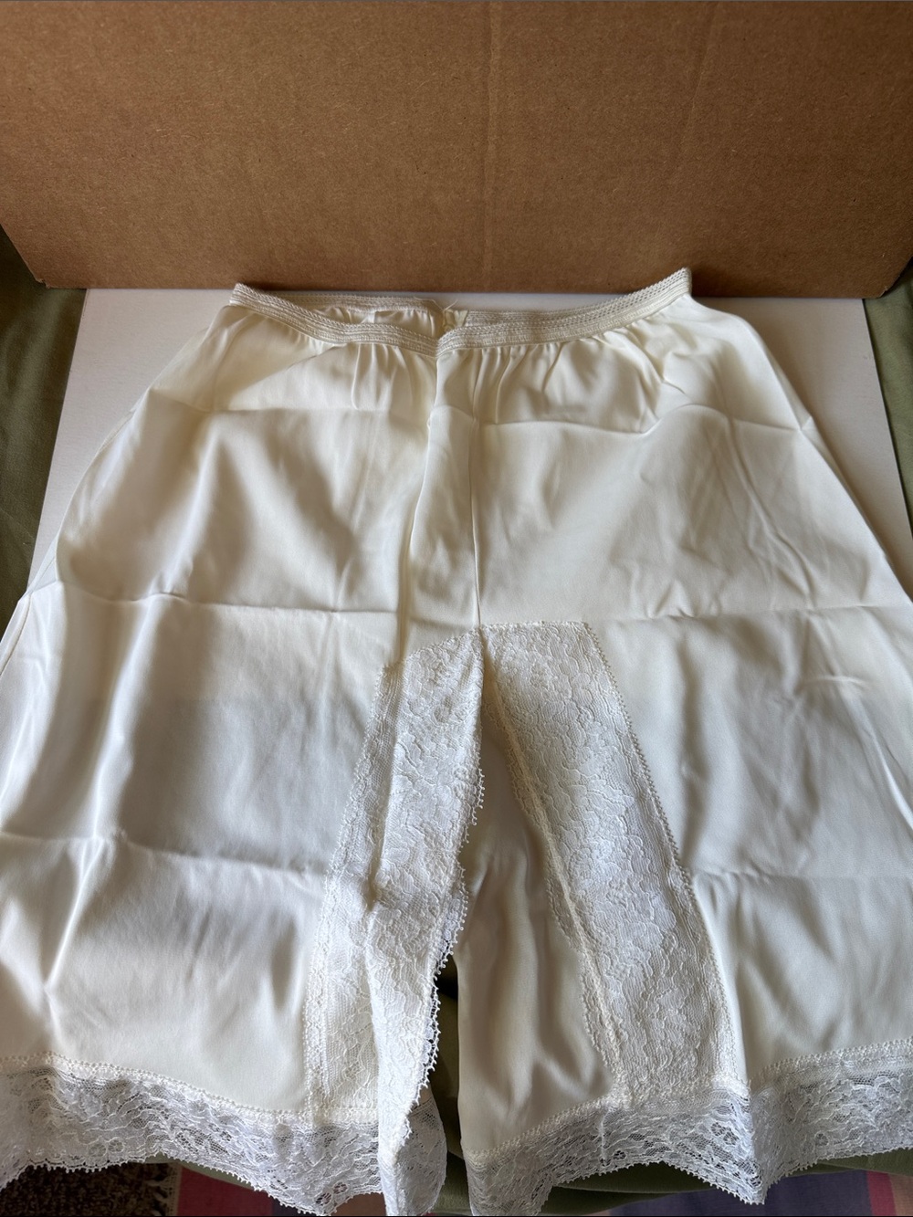 White Lace Trim Half Slip shorts vintage small nylon